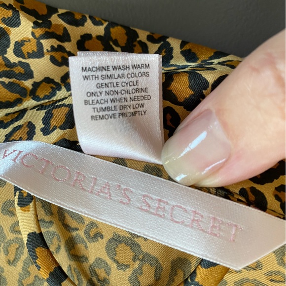 Vintage bath Robe - Picture 4 of 12